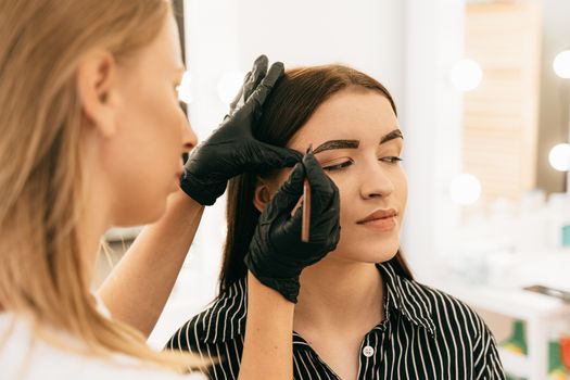 Eyebrows Tinting